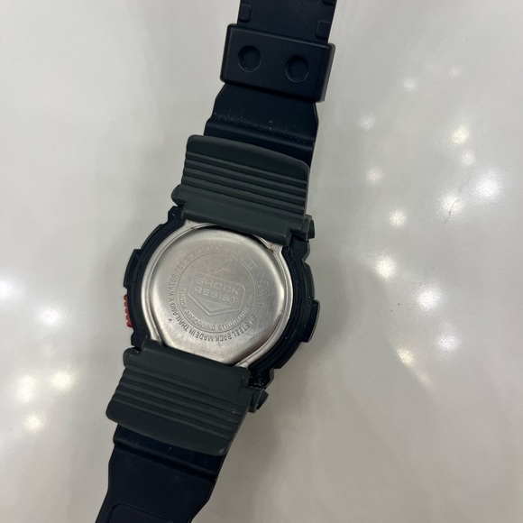 G-Shock Casio black with red - Picture 4 of 5